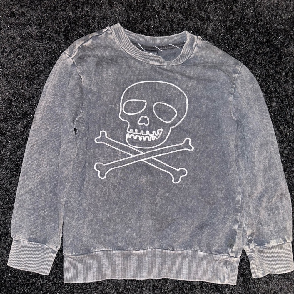 Art Class Kids Gray Skull and Crossbones Sweater